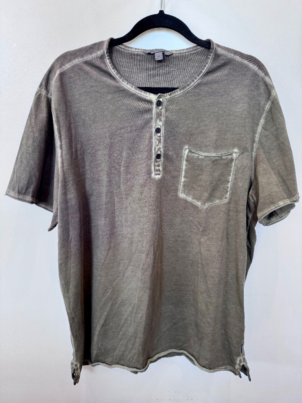 John Varvatos Henley T Shirt Mens XL Olive Distressed Washed Cotton Short Sleeve